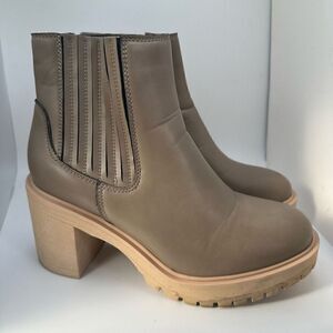 CUSHIONAIRE Women's chelsea boot +Memory Foam 9 TAUPE